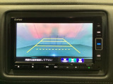 バックでの車庫入れも安心です! リアカメラが付いているバックモニター付のナビを装備しております。操作線もついており距離感も画面から確認できます。