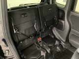 リアシート座面を持ち上げると、背の高い荷物を積むのに便利なトールモードに変身します!多彩なシートアレンジで使い勝手良好!