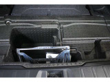 サブトランク付ですので洗車道具や工具の収納に便利です。
