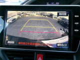 バックガイドモニターで、後方を確認しながら安心して駐車することができます。運転初心者も熟練者も必須の機能ですよ!
