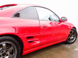 人気のMR2カスタム車両の入庫!全国でも台数の少ないATモデルをベースに外装同色塗装、RAYS製TE37SL15AW、ローダウン、バックカメラなどの充実装備にタイヤもADVANを装着。溝も9分山有