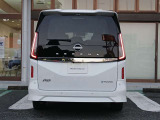 プライバシーガラス 室内の急激な温度変化を和らげ、防犯の観点から車内が見えにくくなっております。