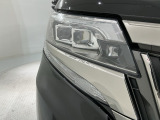 LEDヘッドライトは、点灯の瞬間から最大光量を発揮し、突然暗くなるトンネルなどでの安定感を高めます。