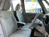 運転席・助手席は、ゆったりと座れるサイズで、長時間の運転でも快適です。