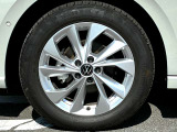 16インチ純正アルミホイール+195/55R16タイヤを装着。
