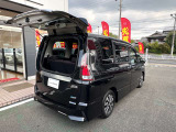 軽いハーフバックドアを開ければ狭い駐車場でも荷物が出せますね♪