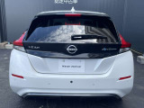 日産伝統のブーメラン型LEDリアコンビネーションランプと、艶やかなブラックのアッパーデッキリヤスポイラーが見事に融合しています