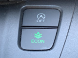 ECONスイッチを押すと・・・運転の仕方によるロスを抑え込み、燃費をよくするようクルマが頑張ります!他にも、エアコンの風量を抑えて、エンジン負担を軽減したりと幅広く活躍します!
