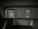 シガーソケット差込口/USBポート付き