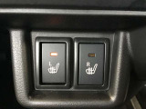 シートヒーター付きで寒い朝もあったかです。