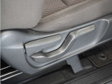 ◆シートハイトアジャスター◆運転席を上下に高さ調節ができます!運転ポジションを体格に合わせてシート調整できます。