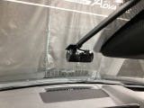 【別途SDカードの購入が必要です。また社外品は保証対象外となります。】運転中の映像・音声などを記録して、交通事故やトラブルが起きた時の正確な状況把握に役立つドライブレコーダーが装着済。