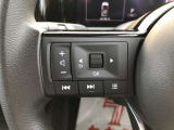 【ステアリングスイッチ】ステアリングを握ったままオーディオ等がコントロール出来ますので、利便性だけでなく事故防止にも繋がります。
