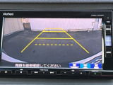 カラービジョンとガイド線で見やすい視点切替式のバックモニター。