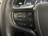 マルチインフォメーションディスプレイ内の表示切替や運転支援機能、オーディオの操作をステアリングから手を放さず行うことができ、運転に集中できます。