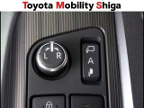駐車時に便利なスマ-トキ-連動オ-ト格納式ドアミラーを装備しています。施錠すると自動的にドアミラーを格納する便利な機能です!