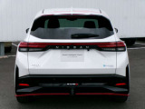 NISMO専用ルーフスポイラー・リヤバンパー。リヤLEDフォグランプ。