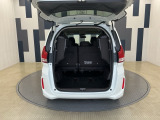 3列シートを畳むと沢山の荷物が積めます。スペースを広く有効にご活用いただけます。