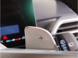 【ハンドル】ドライバーとBMW車の一体感がダイレクトに伝わるステアリングホイール。形状・太さへの拘りに加えて、操作性を高める為にスイッチ類も配置。クイックかつ安定のドライビングを体感下さい!