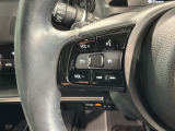 ステアリングにオーディオ操作スイッチが付いています。オーディオ画面に直接タッチしなくても操作が出来ますので、運転に集中できます。