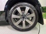 大径サイズならではの迫力と美しさを放つホイールです!ランドローバー専用に開発され、大きな車体と調和する洗練されたデザインが魅力。走行安定性が向上し、走りの質もさらに高まります。