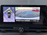 【アラウンドビューモニター】このように真上から見下ろしたような映像が映し出されるため駐車やバックが苦手な方でも安心して行うことが可能となります!!
