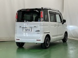 後席の窓には外から車内が見えにくくなるプライバシーガラスを採用。周りを気にせずリラックスして過ごせます