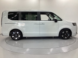 自社整備工場で点検整備をおこなってからお渡ししています。車検が残っている場合は『12ヶ月点検整備』を、車検整備付きの場合は『車検整備』をおこないます。整備費用は車両本体価格に含まれています。