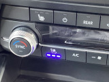 暑い夏の時期にとっても快適なシートベンチレーションを装備!シート内部に取り付けられたファンでシートの表面を換気して、涼しくしてくれます。