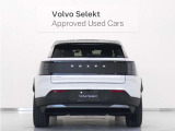 2つの電動モーターは428psの力強さを発揮。1回のフル充電で航続距離約500km(シミュレーション値)を実現。コンパクトで力強いEX30 Cross Countryです。