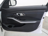 当店では第三者機関による車両品質鑑定を導入し、修復歴車を排除。鑑定書が発行されますので、ぱっと見ただけでは分からない箇所まで納得した上でご検討いただけます。※一部未実施の場合がございます。