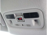 フロントSRSエアバッグは車両前方から乗員が重大な傷害を受ける恐れのある大きな衝突を受けた場合に作動しシートベルトが身体を拘束する働きと併せて前席乗員の頭部や胸部などへのダメ-ジを和る装置です。