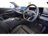 BMWを熟知したメカニックによる100項目の納車前点検。ドイツ本国と同様の教育・訓練を受けたBMW専門のメカニックが100項目にも上るポイントを徹底的にチェック。整備後にお客様へお引渡しします!