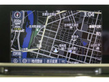 メーカーSDナビ。CD・DVD・フルセグTV対応。Wディスプレイでナビ画面が表示される「遠視点ディスプレイ」は、運転中に視野を道路から室内へと移し変えてもすぐに焦点が合いやすい遠視点タイプです。