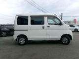 スライドドアですので、狭い駐車場での、乗り降りも、しやすく便利です。
