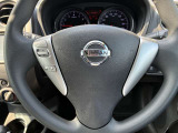 ハンドルには各種スイッチがありますが、運転中でも操作がしやすくなっております。