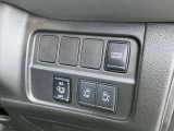 両側オートスライドドアです。インテリジェントキーや運転席のスイッチで簡単にドアの開閉ができるので、とても便利な装備です♪