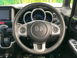 【ステアリングスイッチ】運転中、前方から目線をそらすことなく、オーディオ等の操作が可能な便利機能!安心&快適なドライブを演出してくれます♪