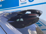 AutoExe製のリアルーフスポイラーが装着されております。車の外観をスポーティーに彩ってくれます。