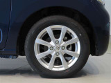 純正のアルミホイール装着車です。タイヤサイズは155/65R14です。