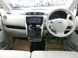 操作しやすい運転席廻り!操作パネルも使いやすい!!ドライブが楽しくなります!
