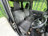 運転席シート廻りは使用感も少なく、良好な状態となっています。前オーナー様が丁寧に使っていたことがよくわかりますね。
