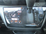 オートエアコンですので、車内を快適な空間に出来ます♪