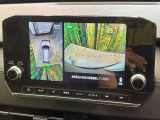 【マルチアラウンドモニター】専用のカメラにより、上から見下ろしたような視点で360度クルマの周囲を確認することができます☆死角部分も確認しやすく、狭い場所での切り返しや駐車もスムーズに行えます。