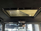 車両は屋内展示しておりますので天候に関係なくごゆっくりコンディションご確認頂けます。車両を倉庫へ保管している場合が御座いますのでご来店前に在庫確認頂けると幸いです。TEL072-784-8800