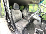 運転席シート廻りは使用感も少なく、良好な状態となっています。前オーナー様が丁寧に使っていたことがよくわかりますね。
