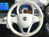 インテリアに合わせたデザインのステアリングは、運転される方のことも考え、運転しやすい形状、大きさです。是非一度、実際に触ってお確かめください。