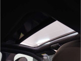 ★サンルーフ★解放感溢れる仕様です★チルドアップや全開にも出来、車内を明るくしてくれます★