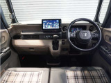 ◆インテリアパネル◆視界広々で非常に運転しやすくロングドライブでも疲れを感じさせないすっきりとまとまったインパネ周りです。