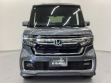 自社整備工場で点検整備をおこなってからお渡ししています。車検が残っている場合は『12ヶ月点検整備』を、車検整備付きの場合は『車検整備』をおこないます。整備費用は車両本体価格に含まれています。